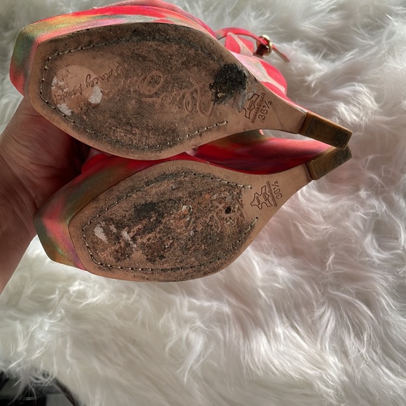 Alice and Olivia Wedges - Picture 6 of 11